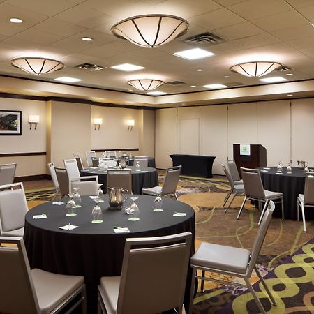 Holiday Inn Clark - Newark By Ihg Exterior photo