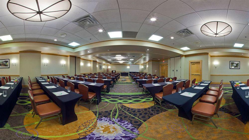 Holiday Inn Clark - Newark By Ihg Exterior photo