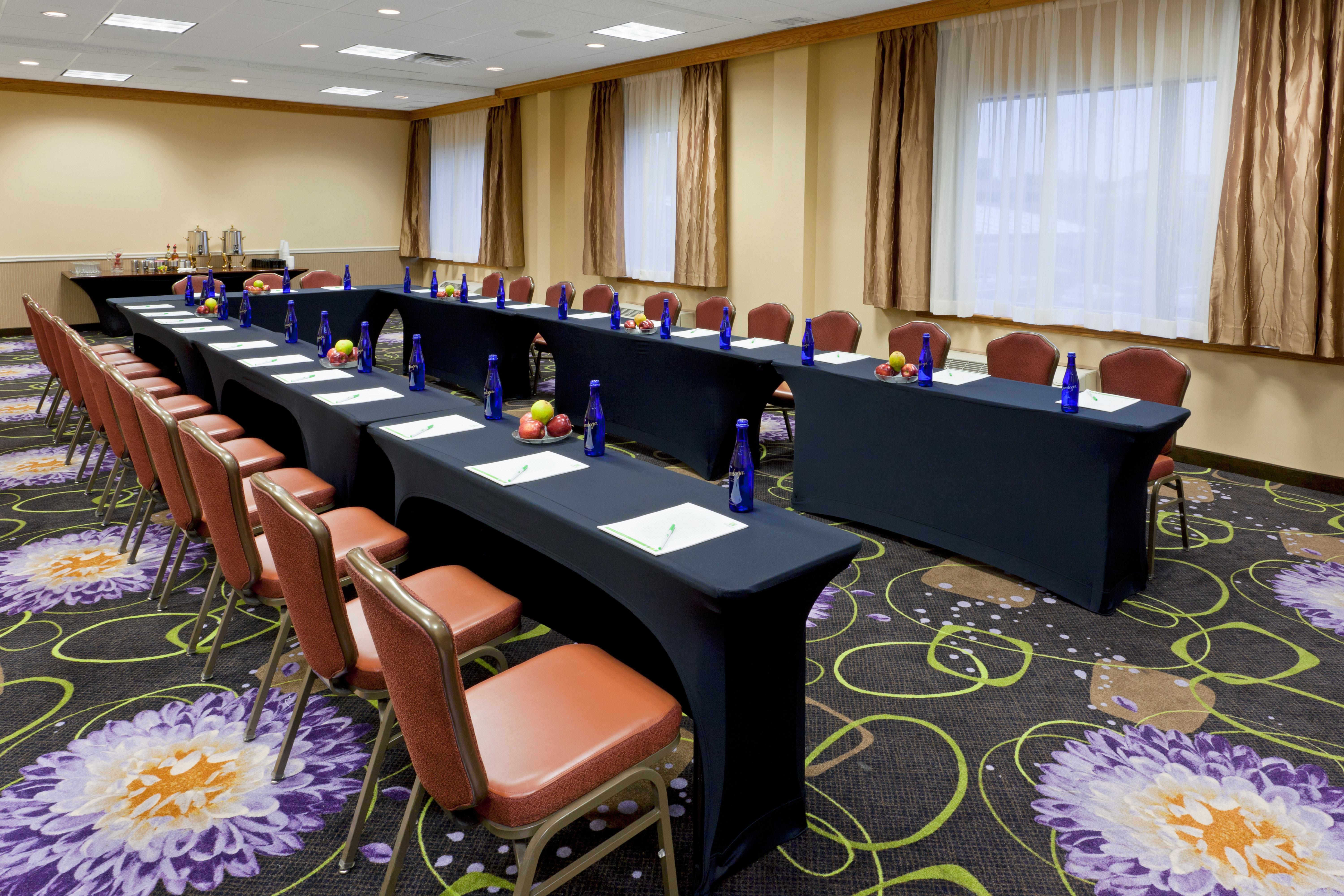 Holiday Inn Clark - Newark By Ihg Exterior photo