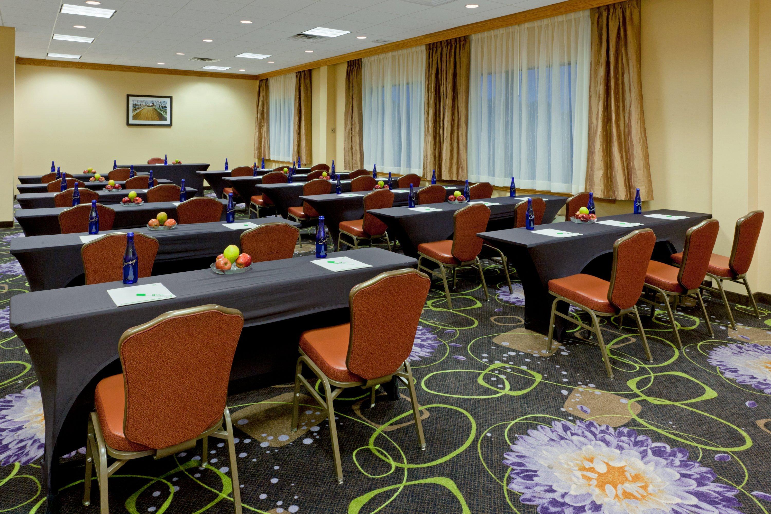 Holiday Inn Clark - Newark By Ihg Exterior photo
