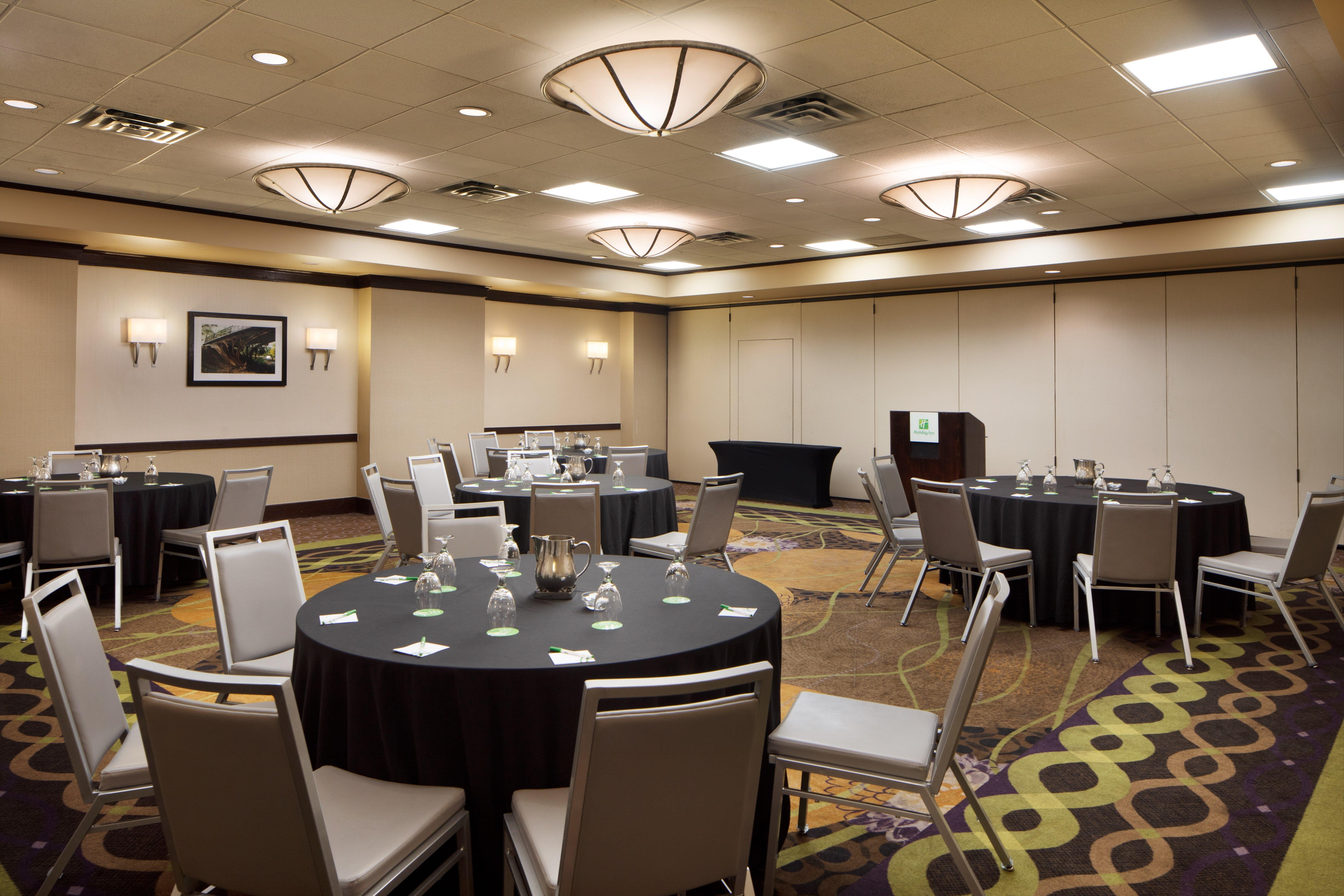 Holiday Inn Clark - Newark By Ihg Exterior photo