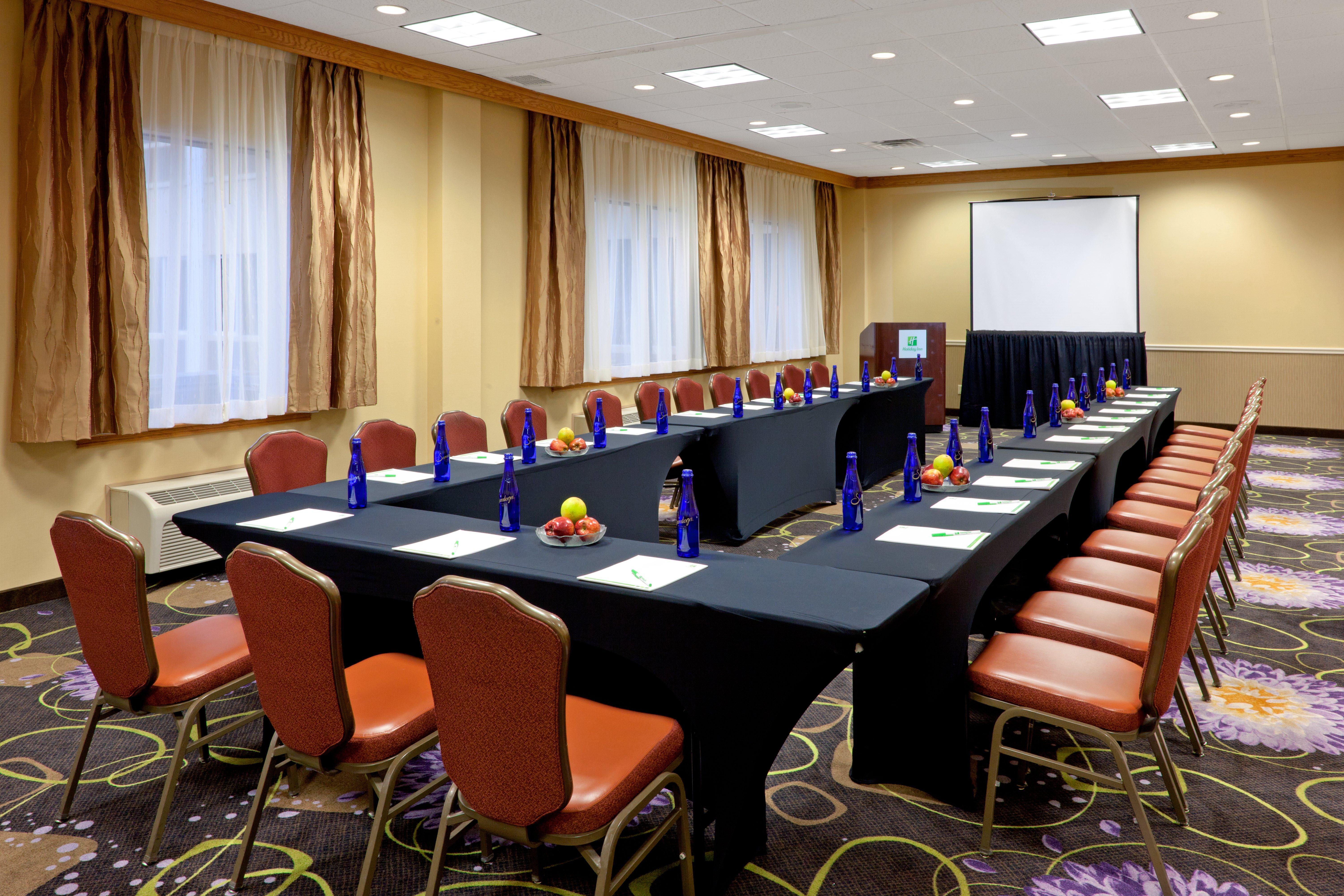 Holiday Inn Clark - Newark By Ihg Exterior photo