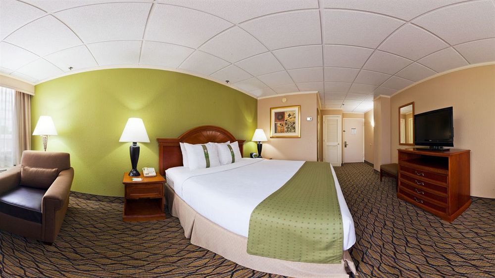 Holiday Inn Clark - Newark By Ihg Exterior photo
