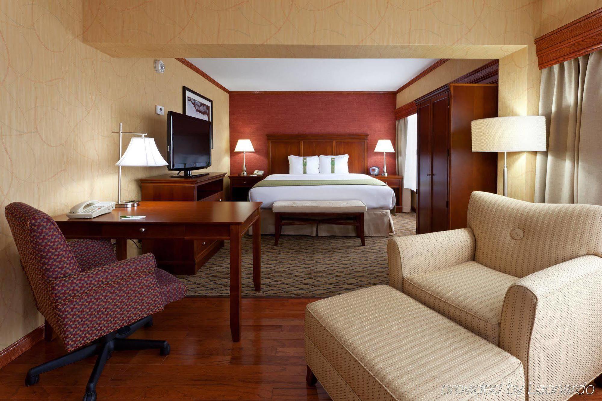 Holiday Inn Clark - Newark By Ihg Exterior photo