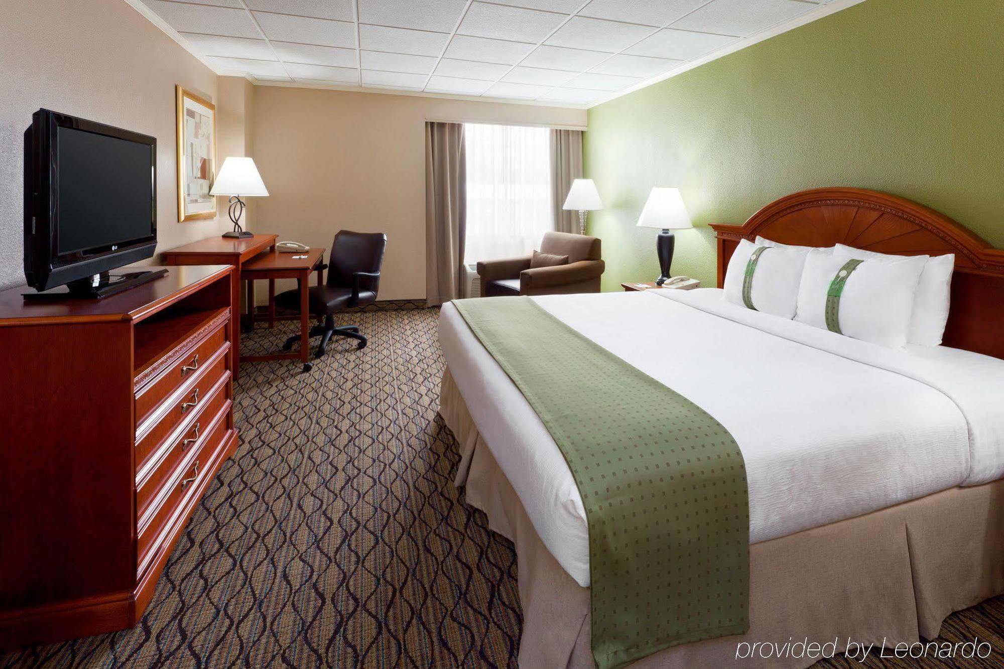 Holiday Inn Clark - Newark By Ihg Room photo