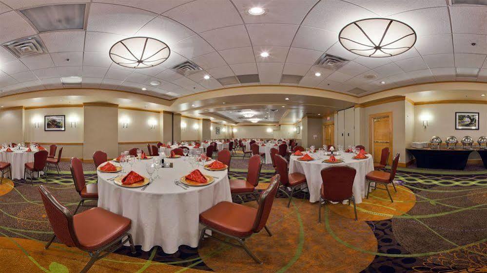 Holiday Inn Clark - Newark By Ihg Exterior photo